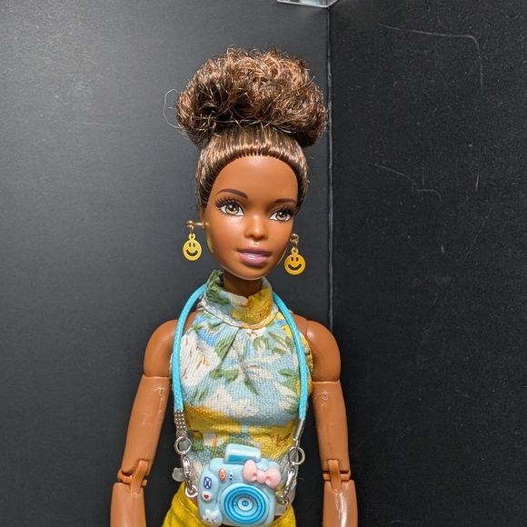Custom Restyled Made To Move Yoga Barbie Doll - Picture 9 of 13